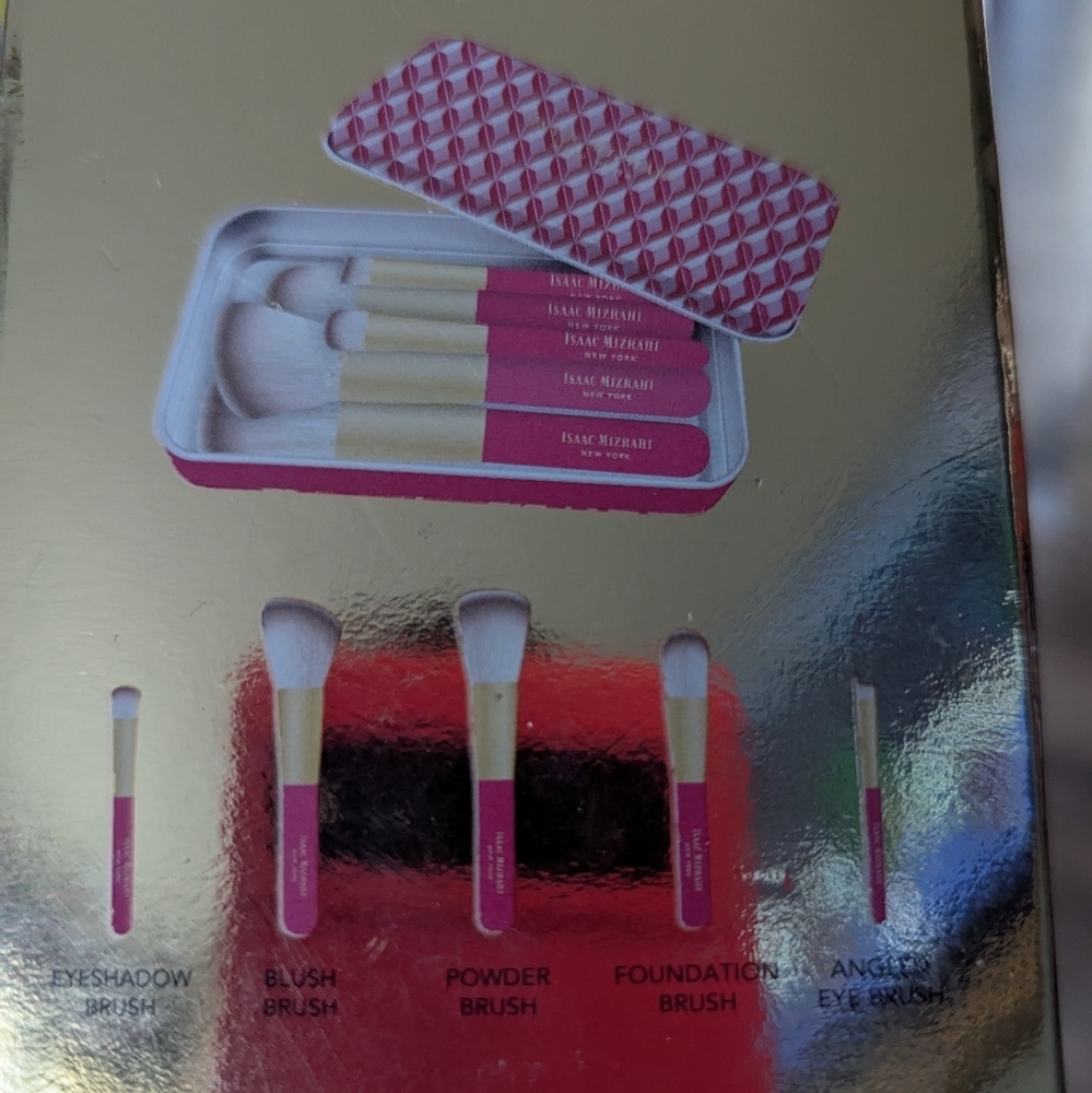 NITB Makeup travel brushed. Isaac Mizrahi travel make-up brushes. - Picture 4 of 5